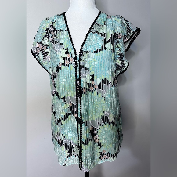 NWOT Kate Spade ♠️ Floral Top with tons of Style!! - Picture 2 of 8